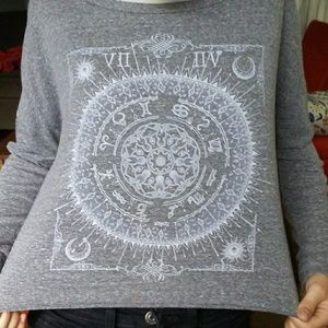 Gray long-sleeve crop top